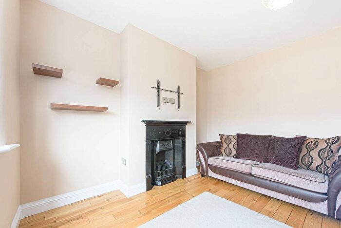 1 Bedroom Flat To Rent In Petworth Road, Finchley, London, N12