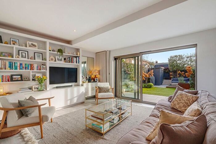 4 Bedroom Terraced House For Sale In John Hunter Avenue, London, SW17