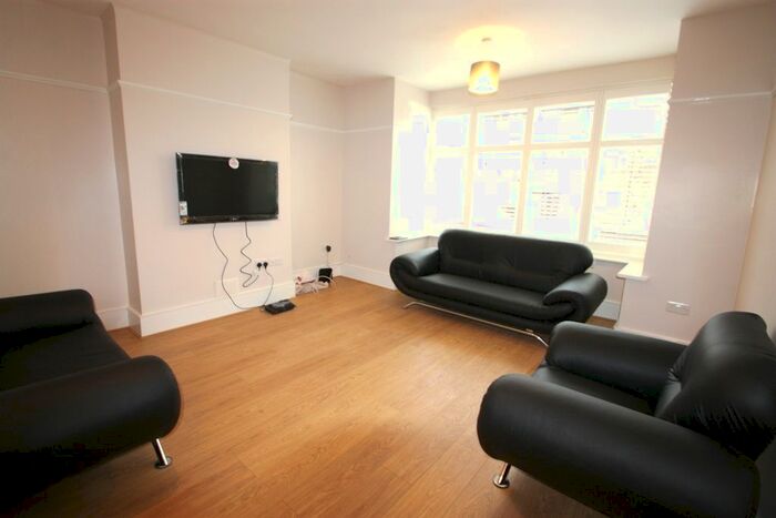 4 Bedroom Terraced House To Rent In Valley Road, Streatham Common, SW16