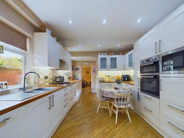 4 Bedroom Semi Detached House For Sale In Warren Road, Bexleyheath, Kent, DA6