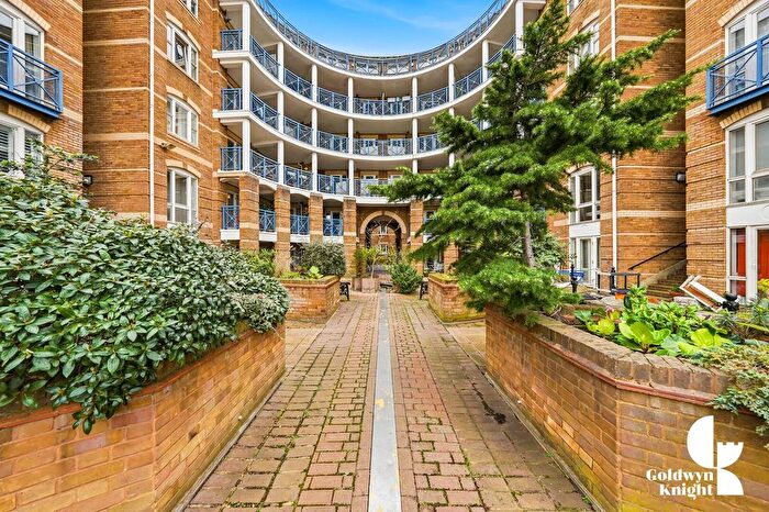3 Bedroom Flat To Rent In Sandringham Court, Rotherhithe Street, London, SE16