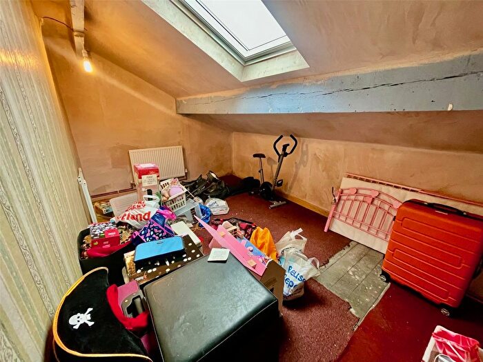3 Bedroom End Terrace House For Sale In Cross Street, Oakenshaw, Bradford, West Yorkshire, BD12