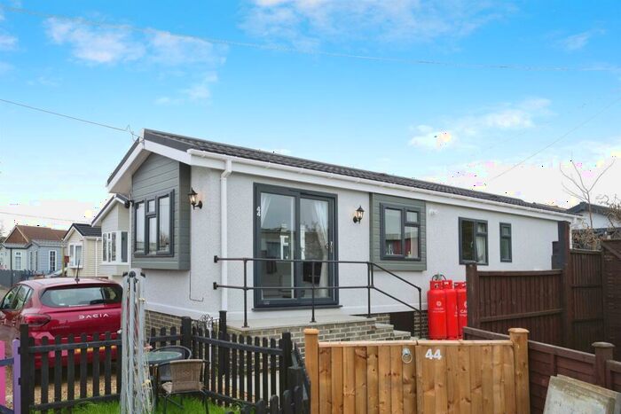 2 Bedroom Park Home For Sale In Beach Road, Severn Beach, Bristol, BS35