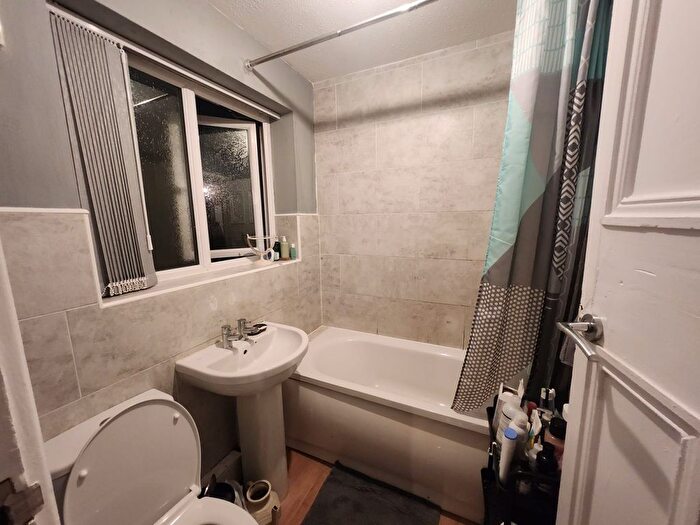 1 Bedroom Flat To Rent In Mayfair, Bradford, BD5