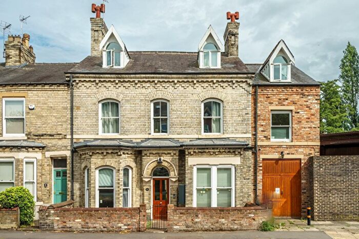 2 Bedroom Flat For Sale In Huntington Road, York, YO31