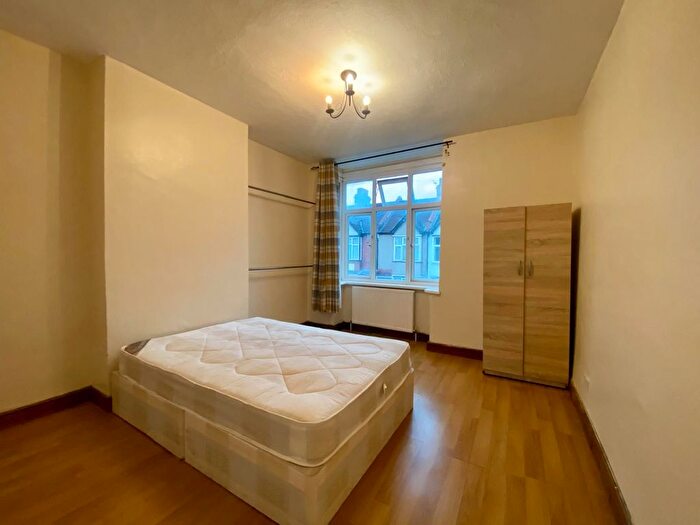 3 Bedroom Terraced House To Rent In Oakwood Avenue, Mitcham, CR4