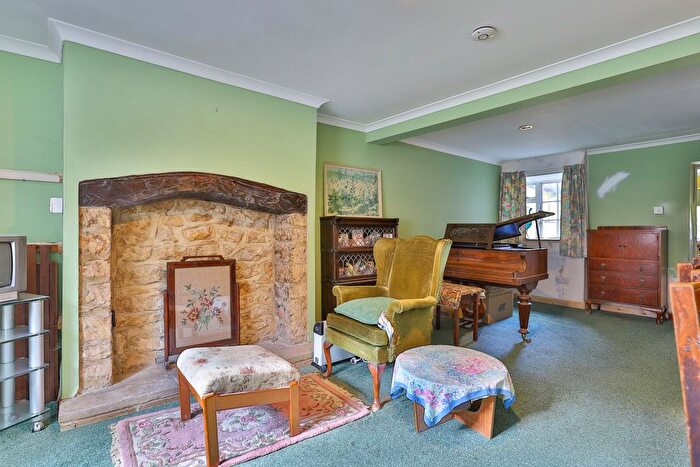 1 Bedroom Terraced House For Sale In West Street, Crewkerne, Somerset, TA18