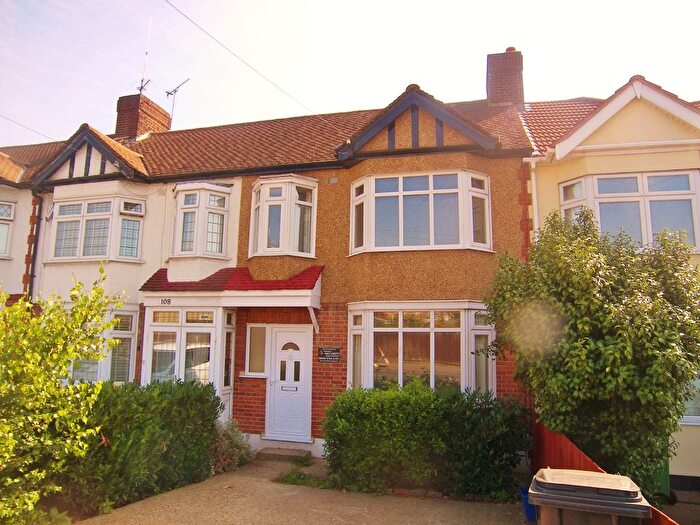 3 Bedroom Flat To Rent In Buckhurst Way, Buckhurst Hill, IG9