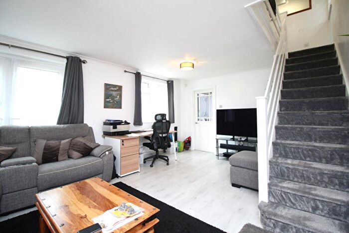 2 Bedroom End Of Terrace House To Rent In Fairfax Avenue, SS13