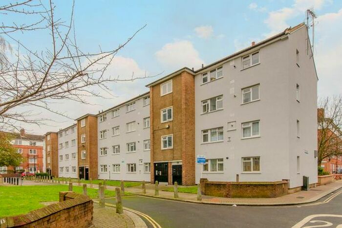 2 Bedroom Flat To Rent In Burton House, Bermondsey, London, SE16