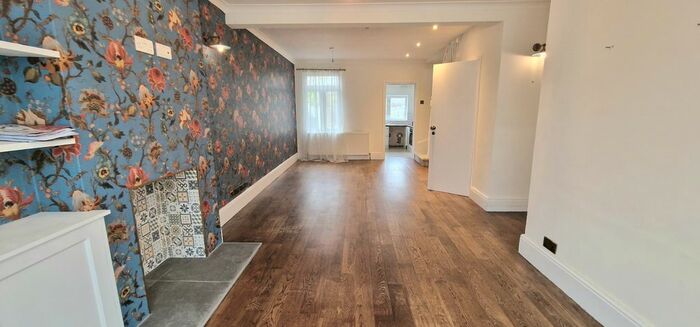 3 Bedroom Property To Rent In Benskin Road, Watford, WD18