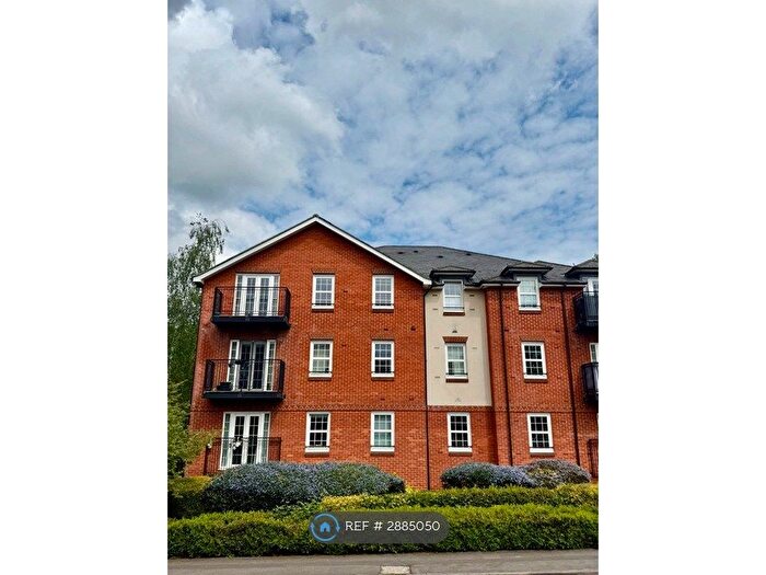 2 Bedroom Flat To Rent In Stephens Court, Harpenden, AL5