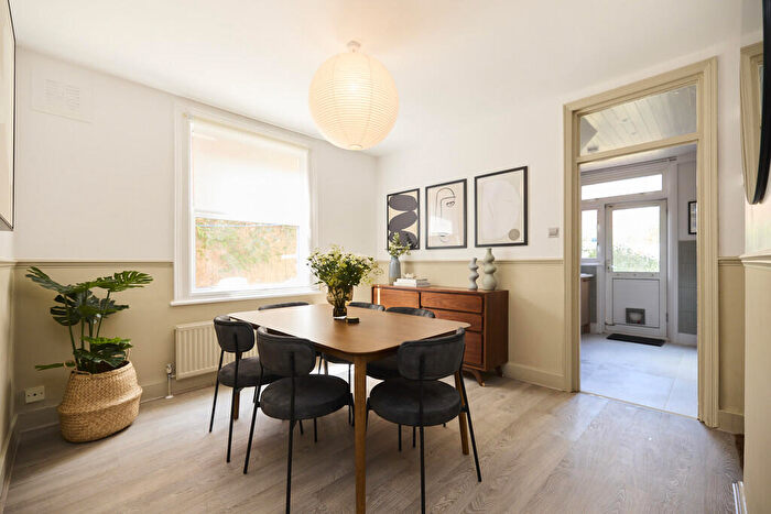 2 Bedroom Apartment For Sale In Furness Road, London, NW10