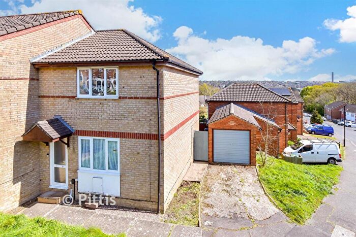 2 Bedroom End Of Terrace House For Sale In Nelson Court, Cowes, Isle Of Wight, PO31