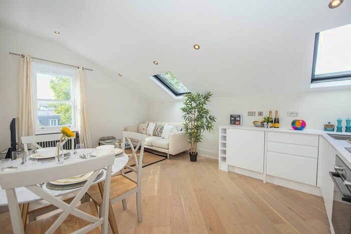 2 Bedroom Flat To Rent In Cubitt Terrace, London, SW4