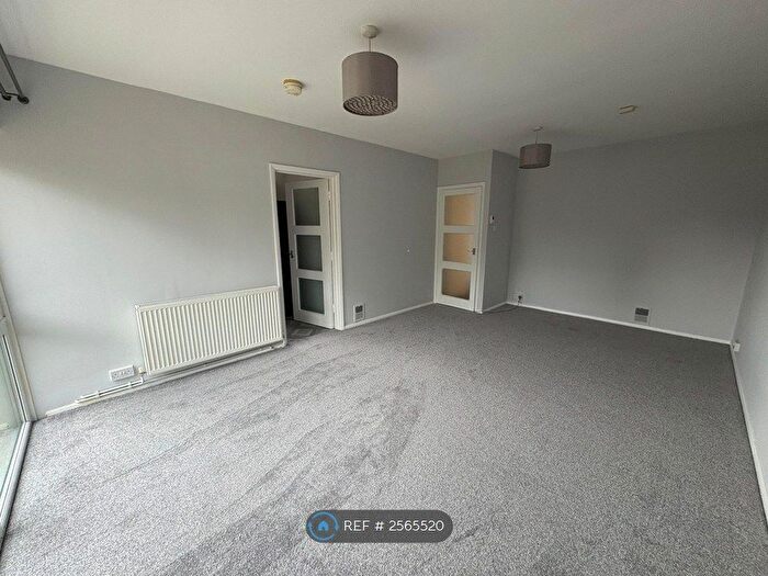 2 Bedroom Flat To Rent In Silverwood Close, Beckenham, BR3