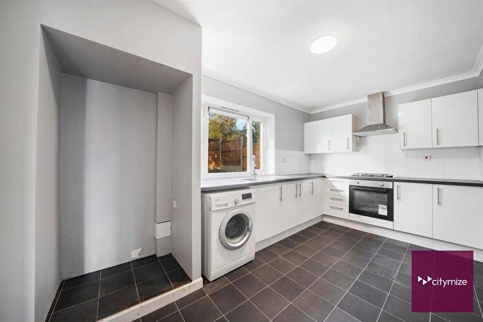 3 Bedroom Semi-detached House For Sale In Brocket Way, Chigwell, IG7