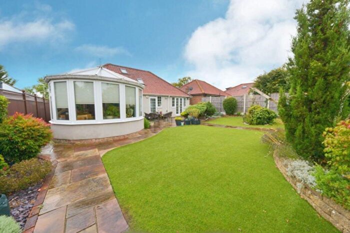 4 Bedroom Bungalow For Sale In Watford Road, St. Albans, AL2