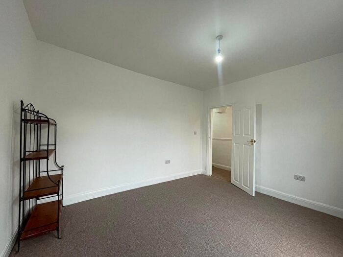 2 Bedroom Flat To Rent In Tavistock Avenue, Perivale, UB6