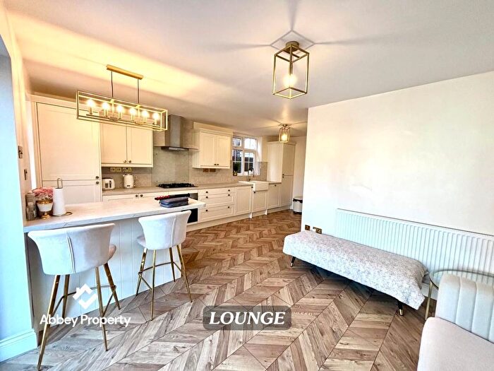 3 Bedroom Semi-Detached House To Rent In Dawlish Road, Beechwood Area, LU4