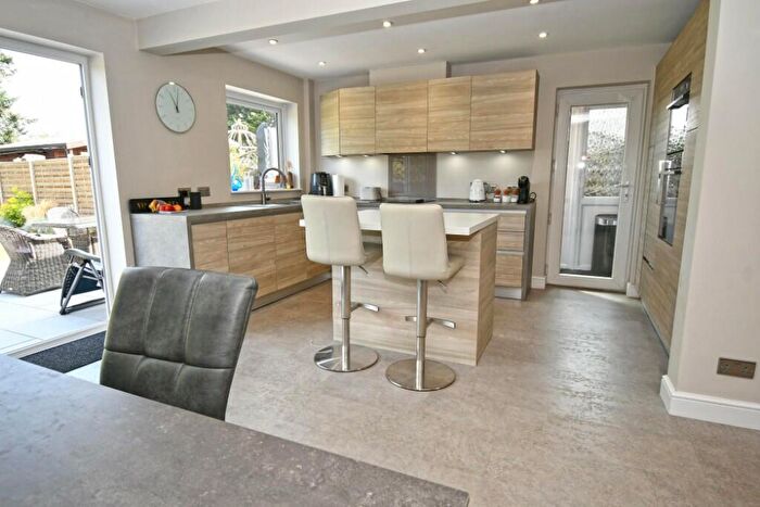 4 Bedroom Detached House For Sale In Tatsfield Avenue, Nazeing, EN9