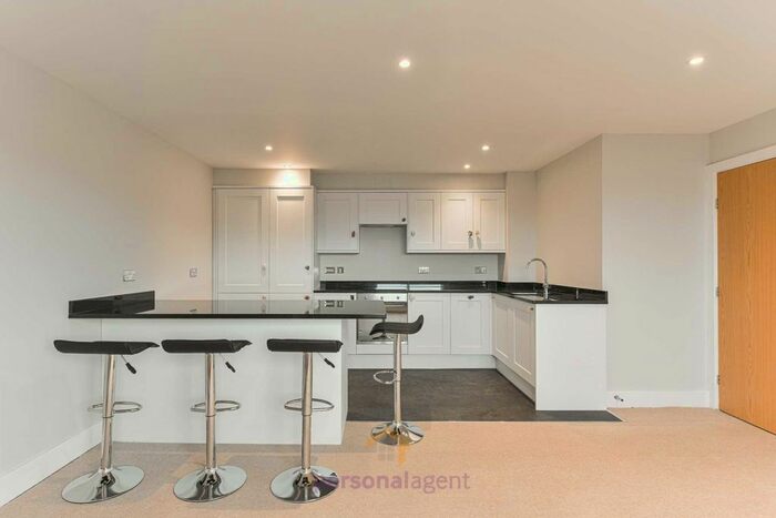 2 Bedroom Flat To Rent In Church Street, Epsom, KT17