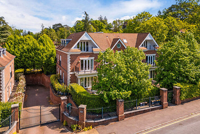 3 Bedroom Flat For Sale In Cross Road, Sunningdale, SL5