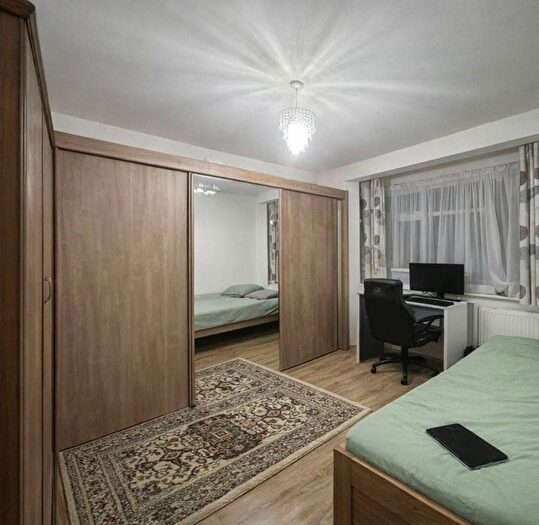 4 Bedroom Semi-Detached House To Rent In Deans Lane, Edgware, HA8