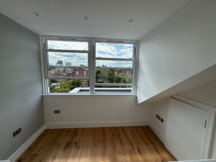 2 Bedroom Property To Rent In Cumberland Park, Acton, London, W3