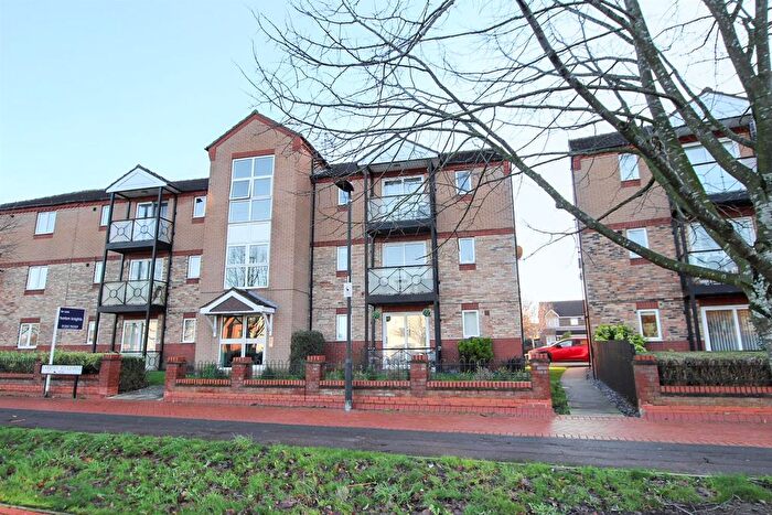 2 Bedroom Flat For Sale In Lakeside Boulevard, Doncaster, DN4