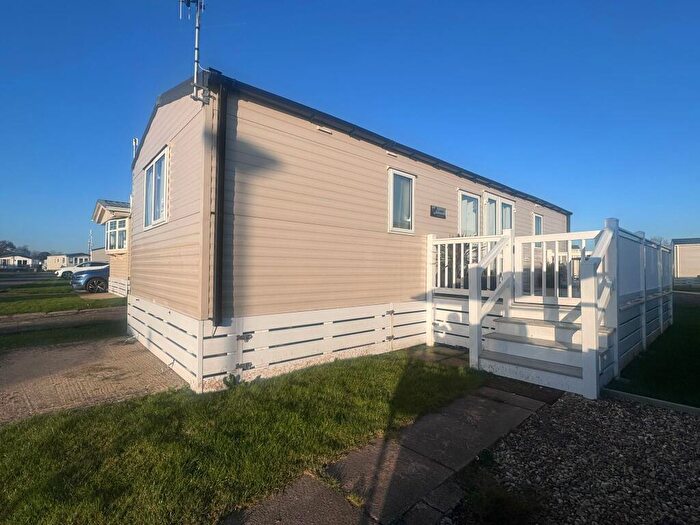 2 Bedroom Caravan For Sale In Willerby Johnson Cl Caravan, Chichester Lakeside Holiday Park, Vinnetrow Road, Chichester, West Sussex, PO20