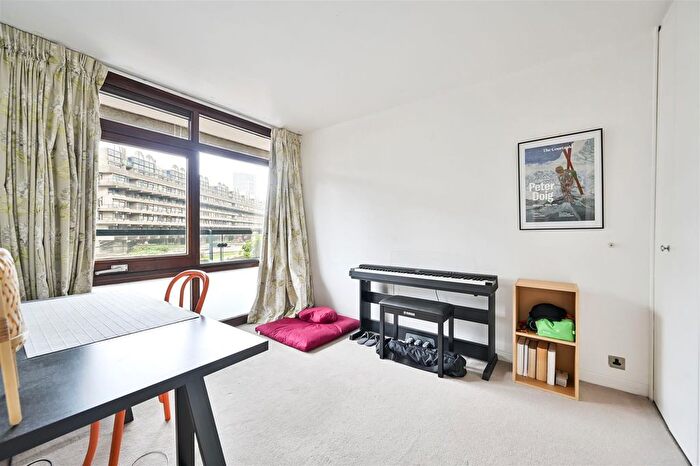 2 Bedroom Flat For Sale In Defoe House, Barbican, London, EC2Y