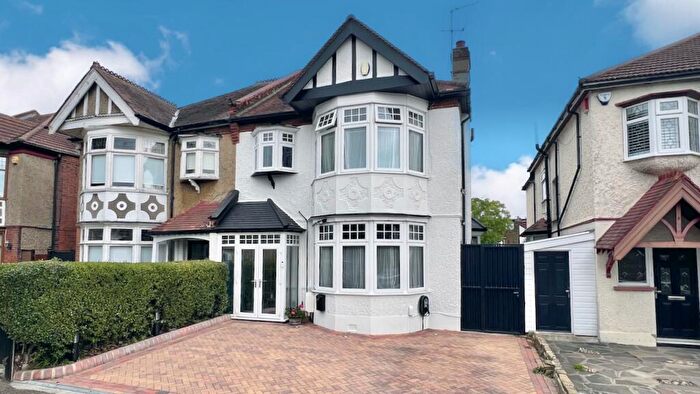 4 Bedroom Semi Detached House For Sale In Douglas Road, Chingford, E4