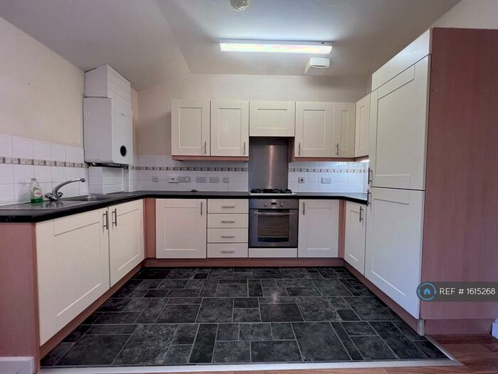 2 Bedroom Flat To Rent In Witham Court, Bletchley, Milton Keynes, MK3