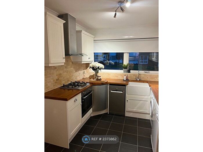 2 Bedroom Flat To Rent In Wingrave Court, Brentwood, CM14