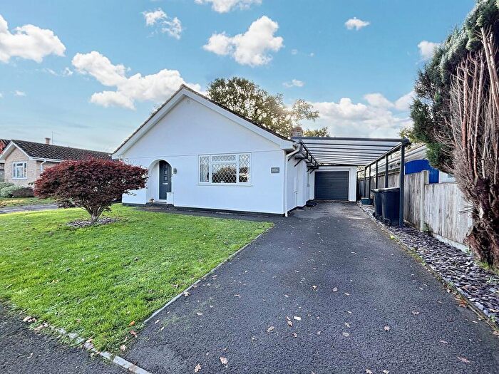 3 Bedroom Detached Bungalow For Sale In Fern Close, Alderholt, SP6