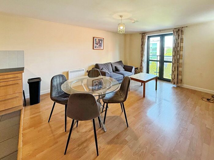 2 Bedroom Flat To Rent In City Walk, Leeds, West Yorkshire, LS11