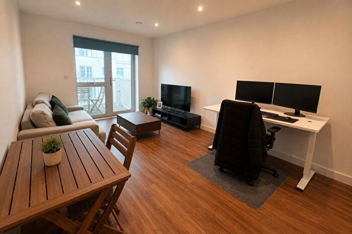 2 Bedroom Flat To Rent In Station View, Guildford, GU1