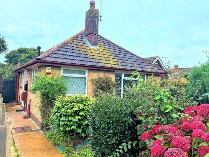 2 Bedroom Bungalow To Rent In James Avenue, Sandown, PO36