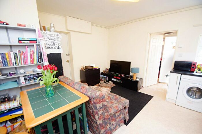 1 Bedroom Flat To Rent In Winchester City Centre, SO23