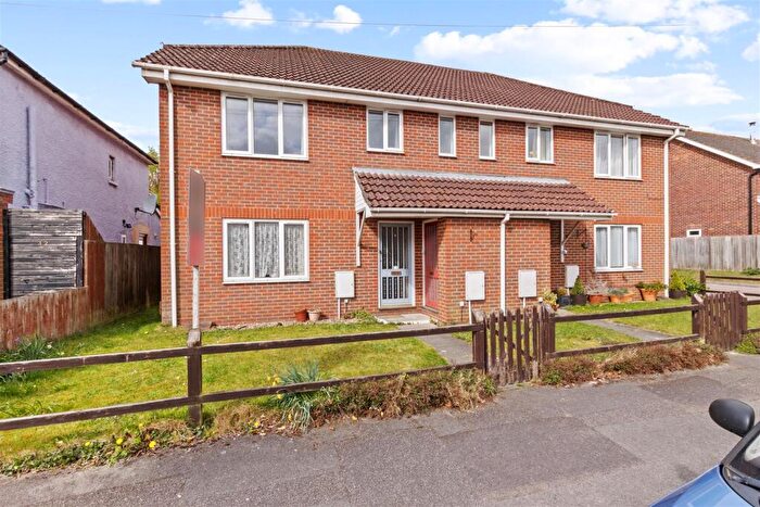 2 Bedroom Flat To Rent In Princes Road, Petersfield, GU32