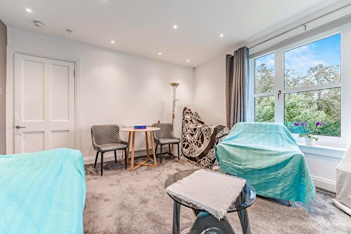 1 Bedroom Flat For Sale In Keystone Avenue, Milngavie, East Dunbartonshire, G62