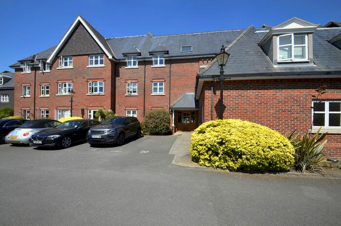 2 Bedroom Flat To Rent In Albany Place, Egham, TW20