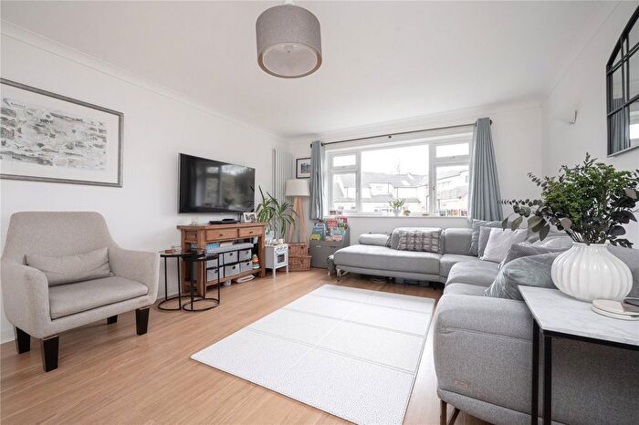 3 Bedroom Maisonette For Sale In Popes Avenue, Twickenham, TW2