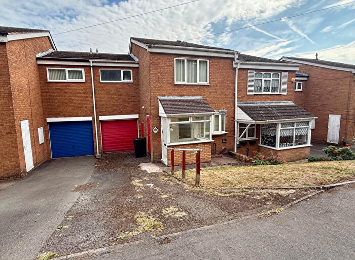 3 Bedroom Semi-Detached House For Sale In Askew Close, Upper Gornal, DY3