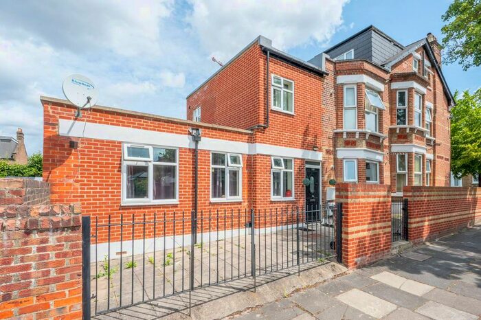 2 Bedroom Flat To Rent In Allison Road, Acton, London, W3