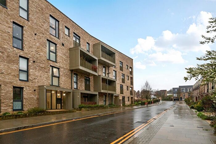 2 Bedroom Flat For Sale In Hera Avenue, Barnet, EN5