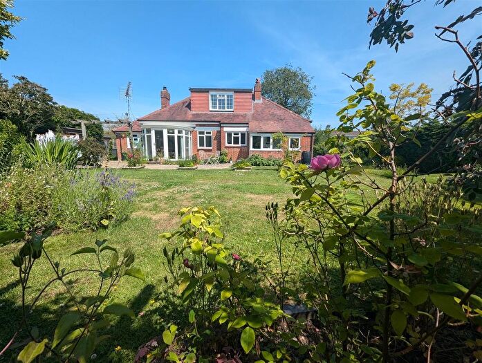 3 Bedroom Chalet For Sale In Hollybank Lane, Emsworth, PO10