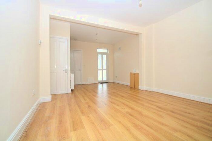 2 Bedroom Property To Rent In Whitehorse Road, Croydon, CR0