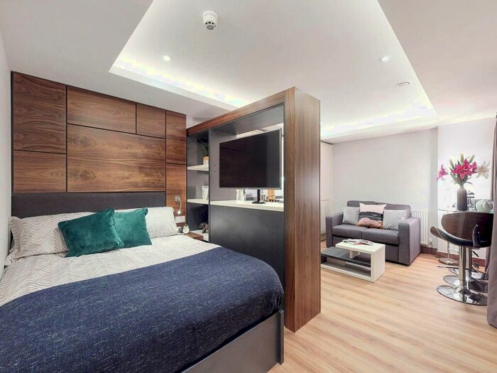 Apartment To Rent In Cookridge Street, Leeds, #, LS2